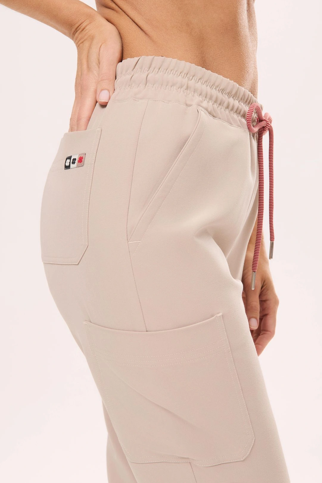 Spodnie medyczne damskie joggery CLASSIC scrubsy, Piaskowy Beż, detal 1