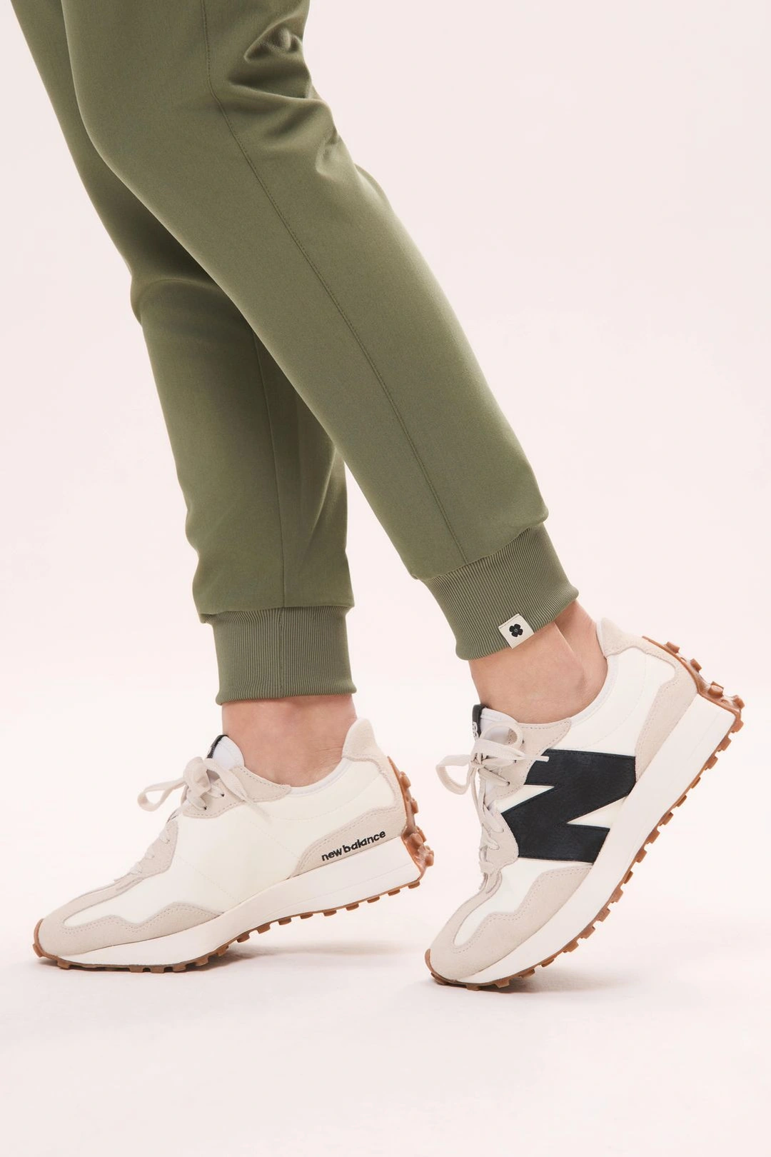 Spodnie medyczne damskie joggery SPORT scrubsy, Oliwka, detal 1